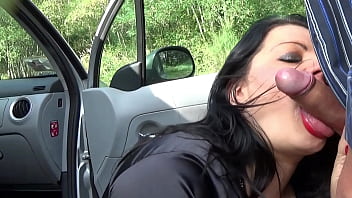Pamela de Boni’s Sultry Outdoor Encounter